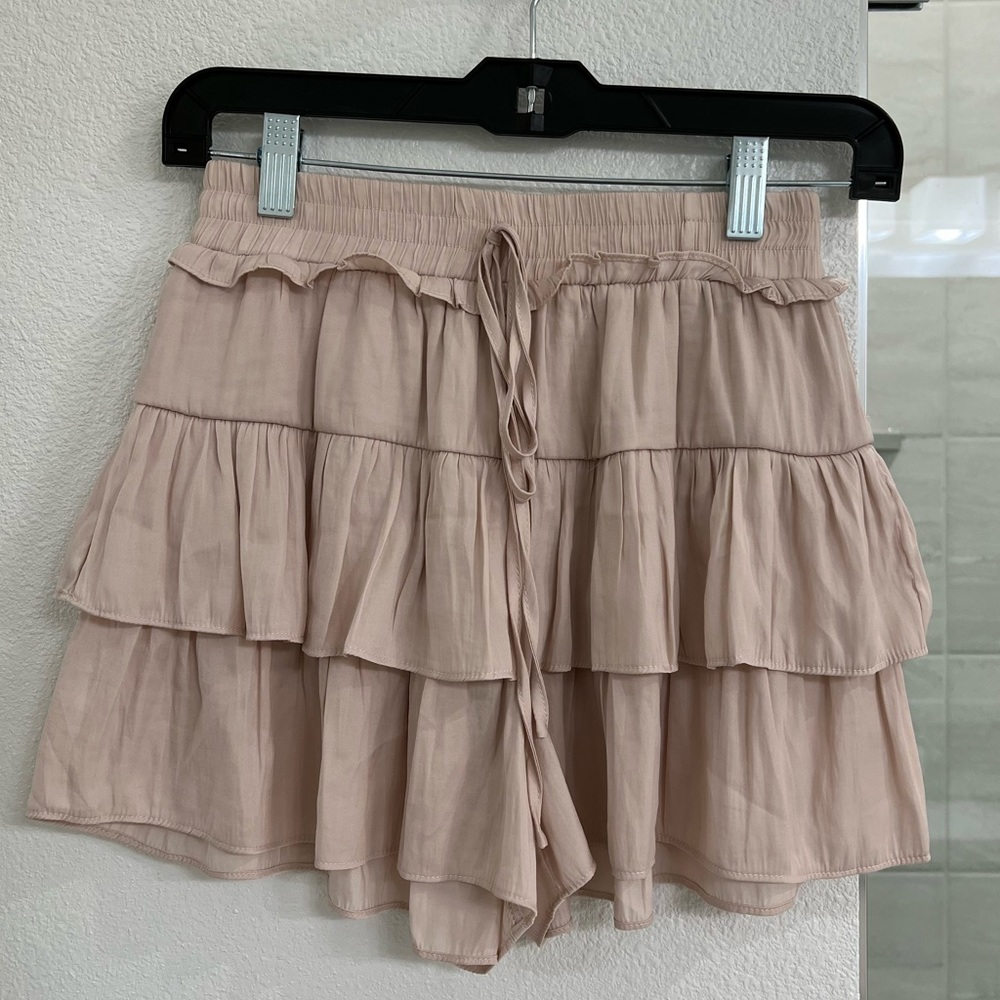 NWT Le Lis Ruffle Shorts in Champagne - Size Small